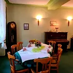 Logis Stadt Neustadt Hotel 4*