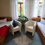 Logis Stadt Neustadt Hotel 4*