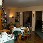 Logis Stadt Neustadt 4*