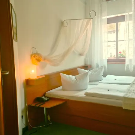 Logis Stadt Neustadt 4*