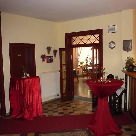 Hotel Logis Stadt Neustadt 4*
