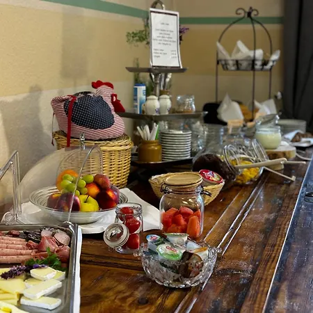 Logis Stadt Neustadt Hotel 4*
