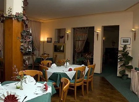 Logis Stadt Neustadt Hotel 4*