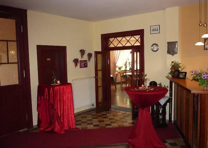 Hotel Logis Stadt Neustadt 4*