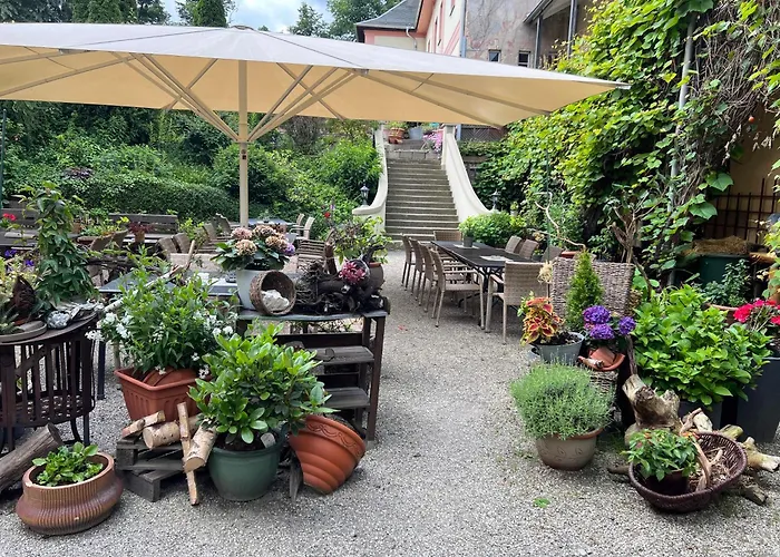 Stadt Neustadt Otel 4*